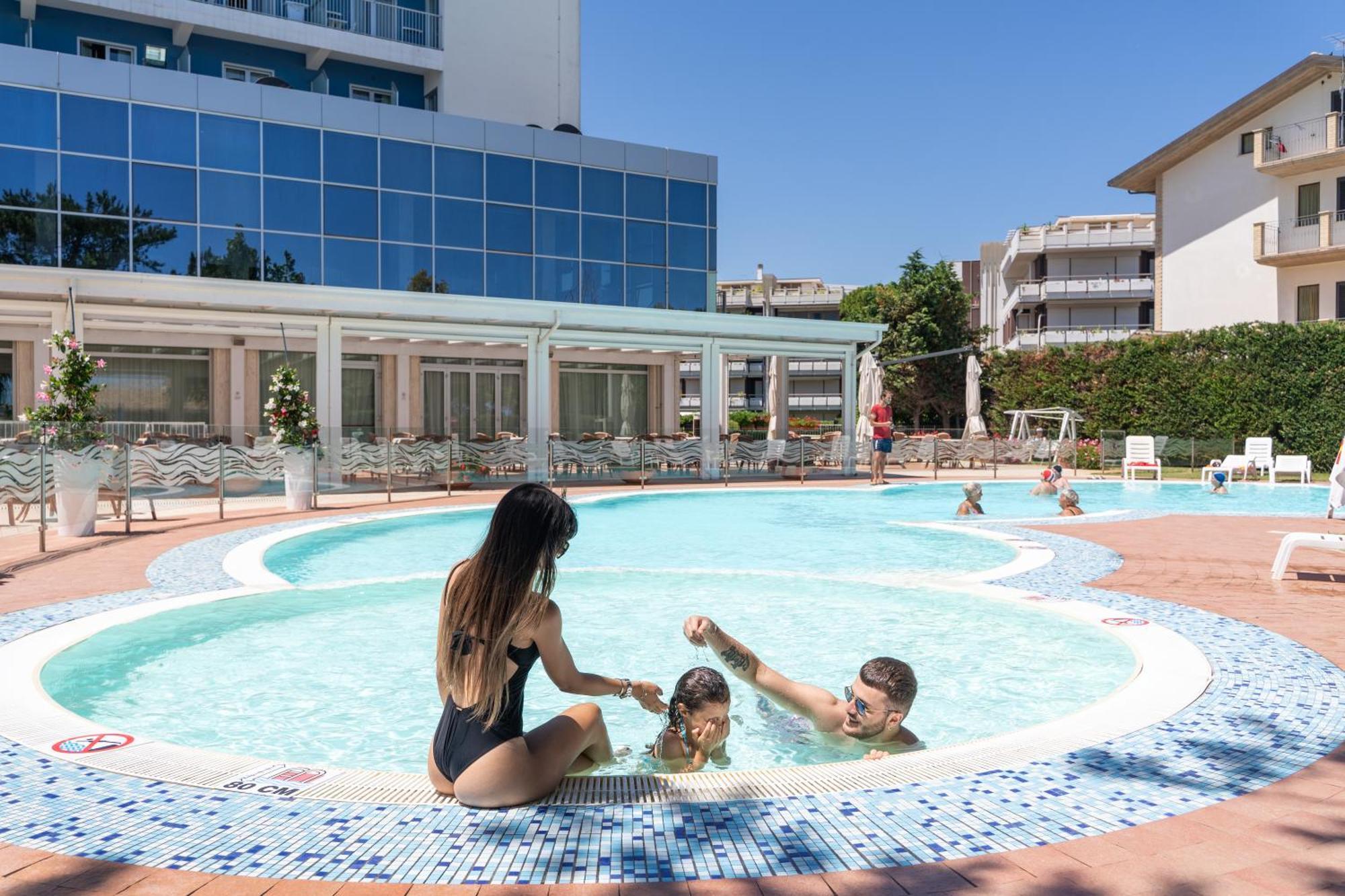 Hermitage Hotel Silvi Marina Exterior foto