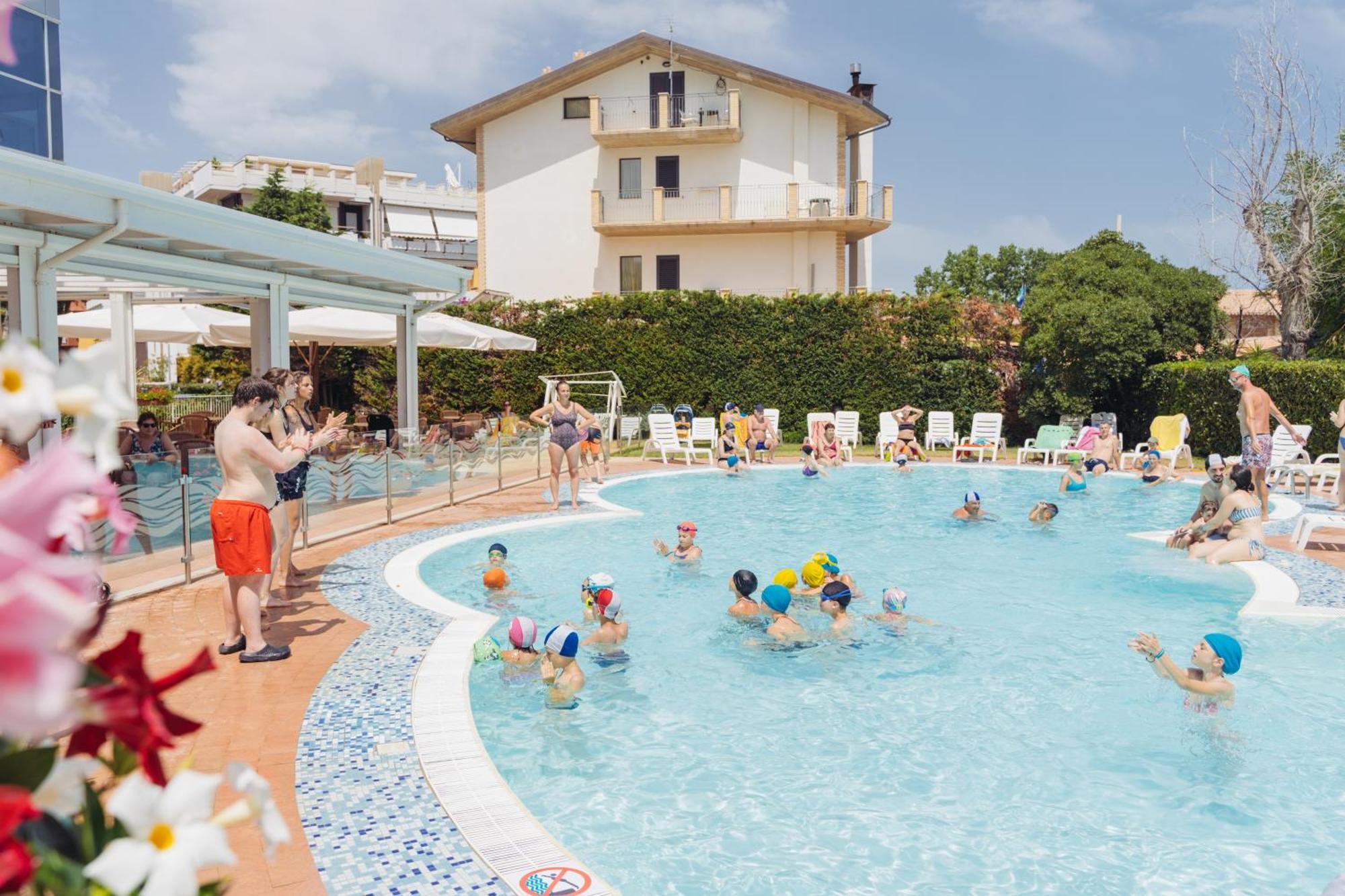 Hermitage Hotel Silvi Marina Exterior foto